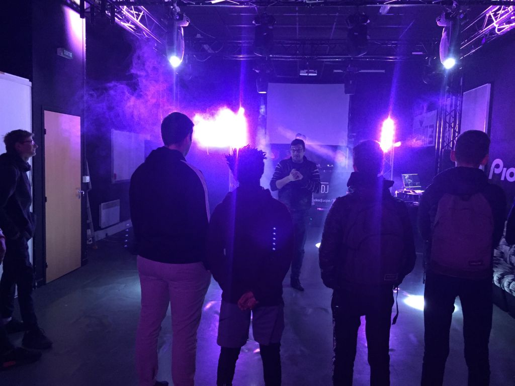 visite de l'école de DJ's UCPA Lyon